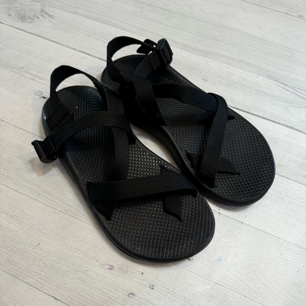 Chaco men's black classic strappy sandals size 9